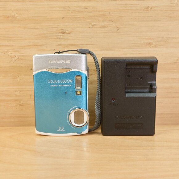 Olympus Stylus 850SW / 8MP Digital Camera / 3x Optical Zoom / Blue - Picture 2 of 10